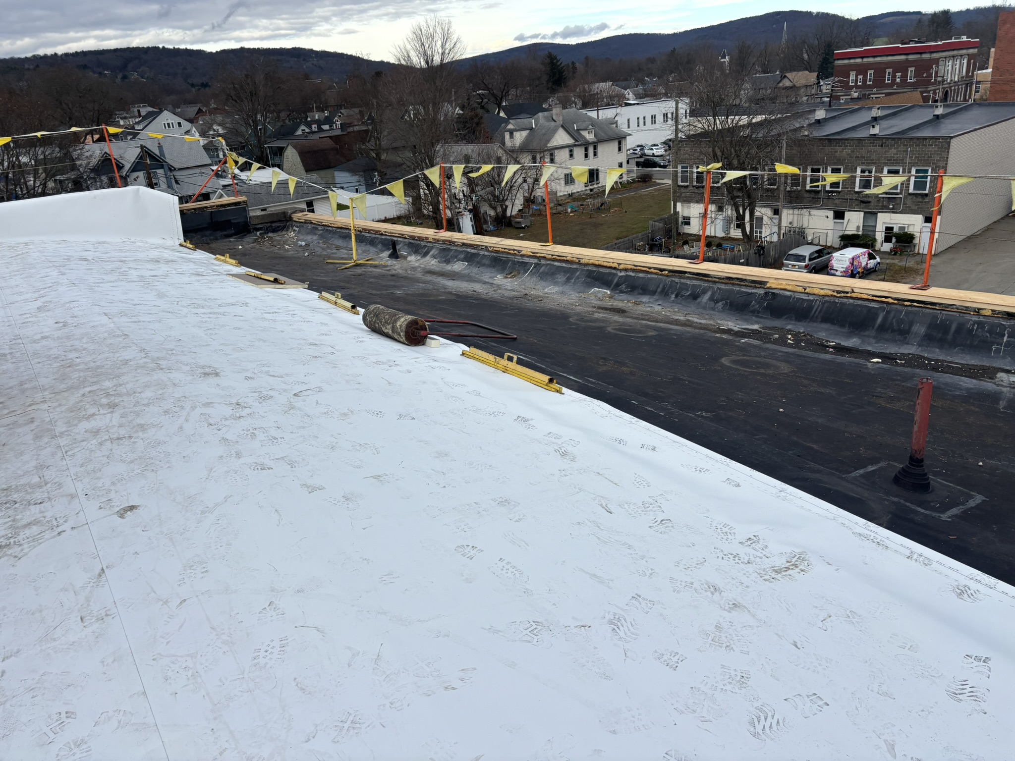 The lower roof looking toward Clark St.
